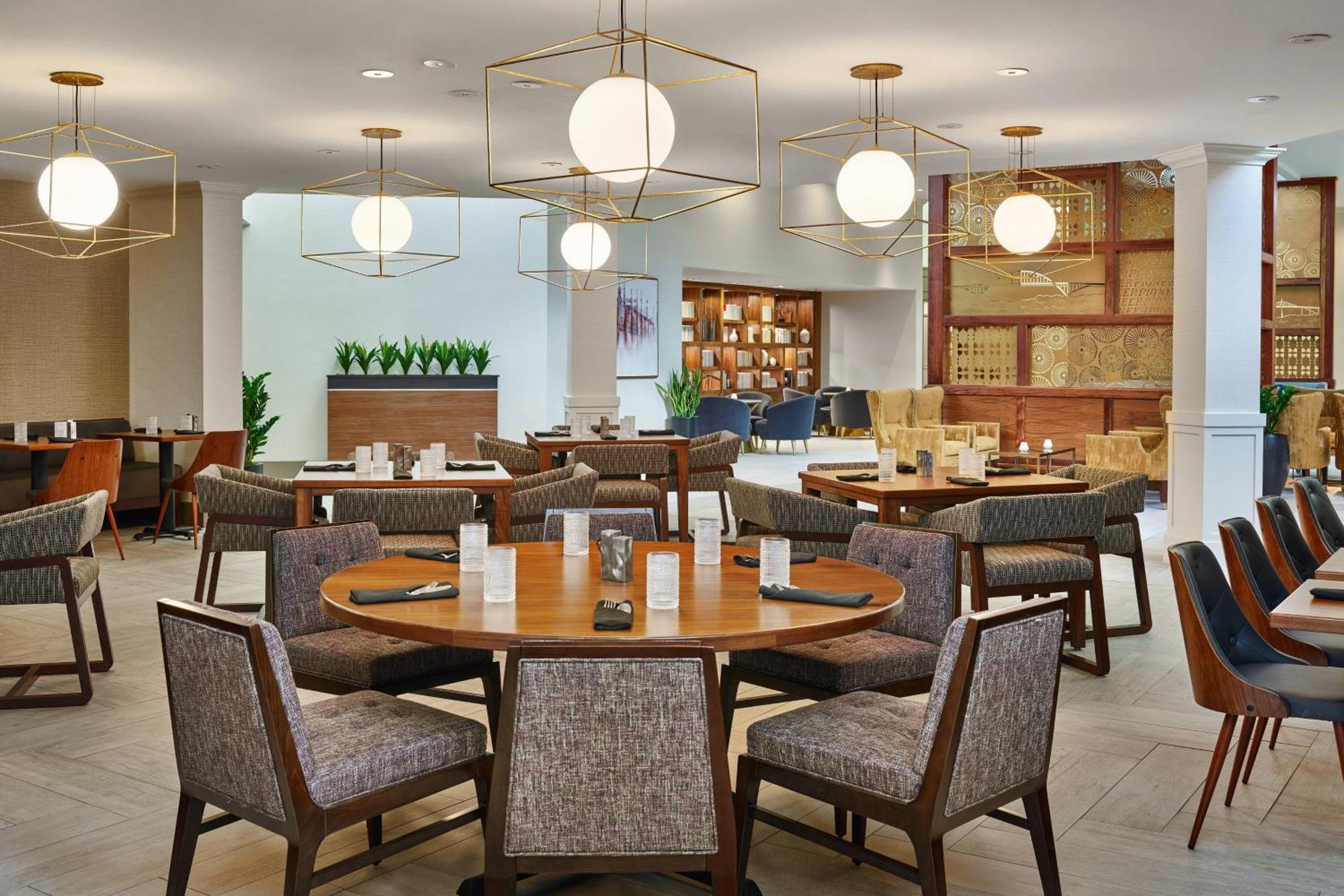 Hotel Sheraton Airport 3*