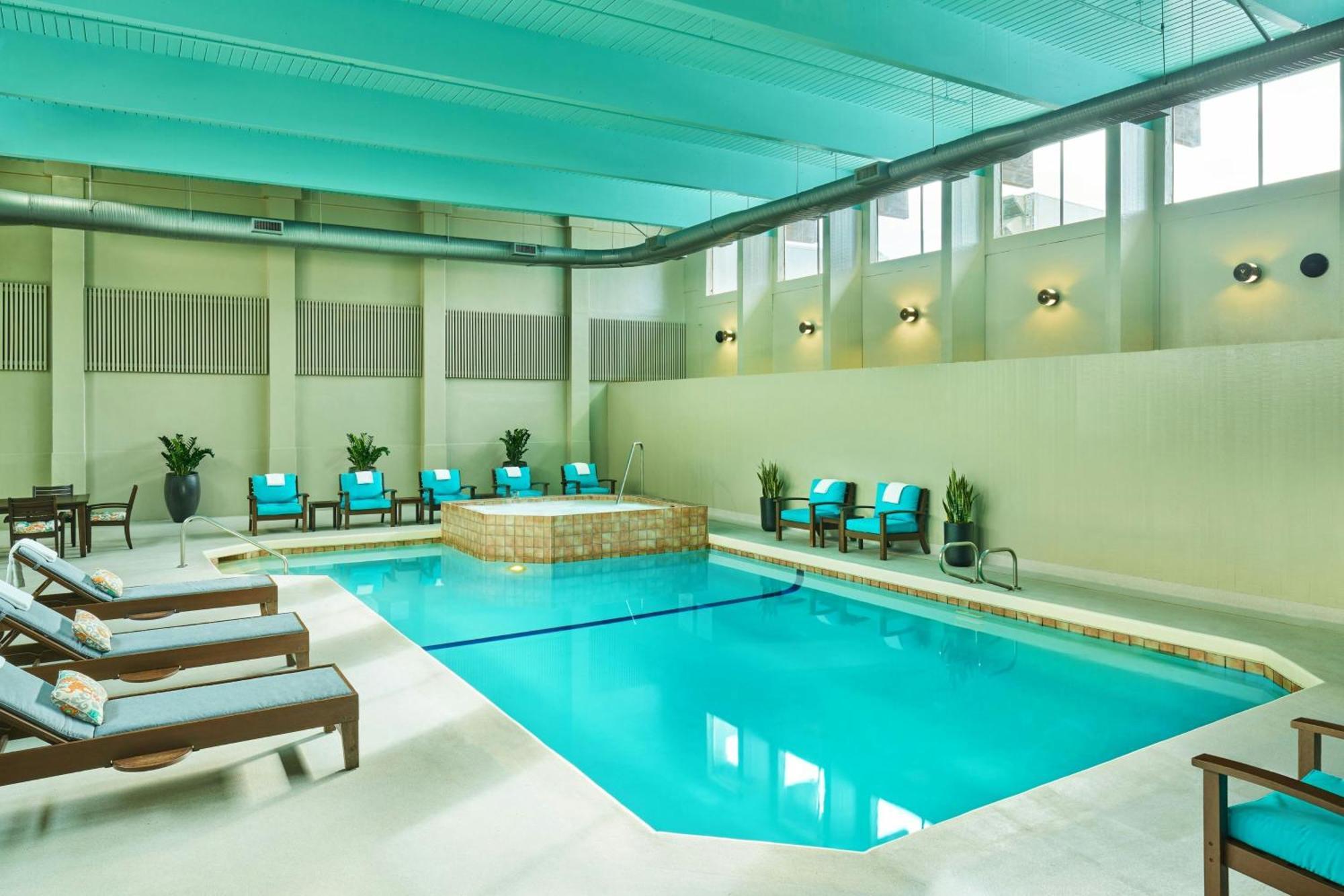 Sheraton Airport Hotel 3*